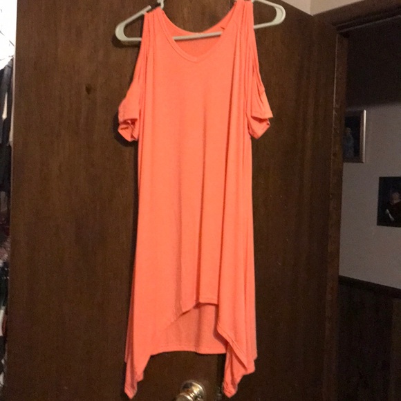 Cute boutique top - Picture 1 of 3